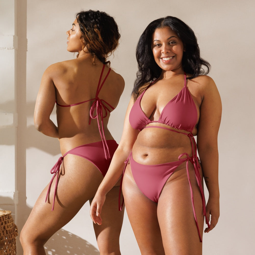 Rot-rosafarbenes String-Bikini-Set aus recyceltem Material